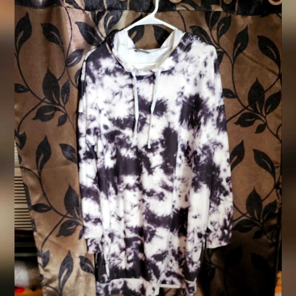 Hooded tye die long sleeve dress